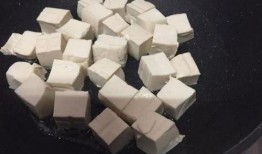 麻豆腐炒白菜,麻豆腐炒白菜，营养与口感的双重享受